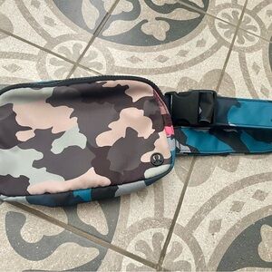 lululemon athletica Camo Belt Bag - Black, Gray, Blue